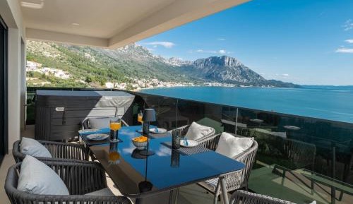 Three-Bedroom Apartment with Ocean View