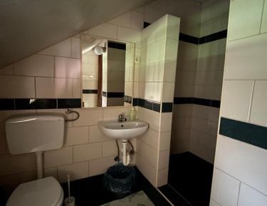Standard Twin Room with Shared Bathroom