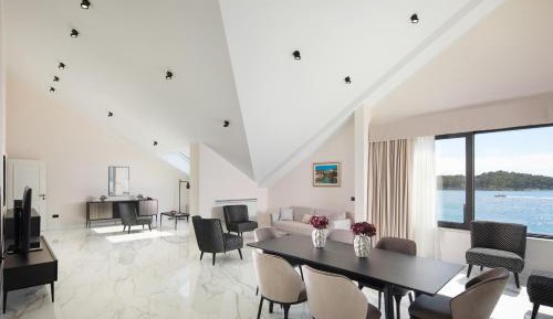 Deluxe 3 Bedroom Suite