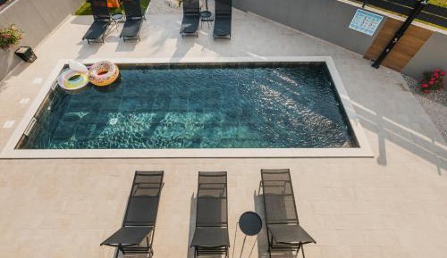 Three-Bedroom Deluxe Apartment
