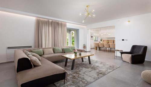 Five-Bedroom Holiday Home
