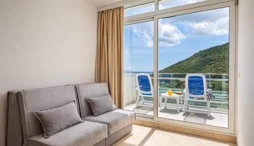 Standard Triple Room with Sea View