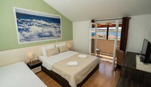 Triple Room with Balcony and Sea View