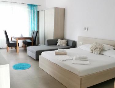 King Studio with Sofa Bed