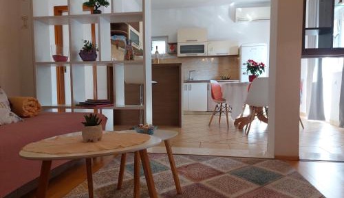 One-Bedroom Apartment with Sea View and Balcony
