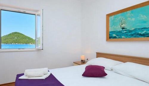 Three-Bedroom Apartment with Terrace and Sea View