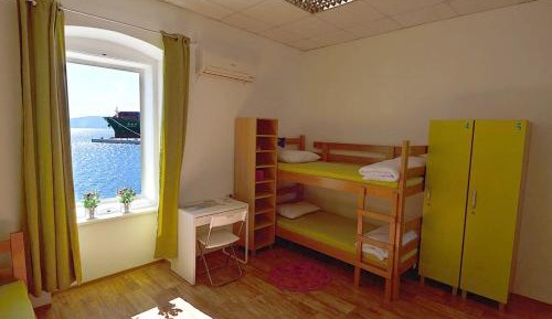 Bunk Bed in Mixed Dormitory Room