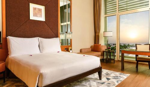 Deluxe Gulf View Room King– Free daily shuttle bus to Yas attractions, Yas Mall and Grand Mosque