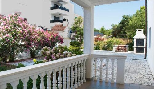 Apartment with Garden View