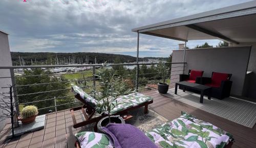 Apartment with Terrace and Sea View