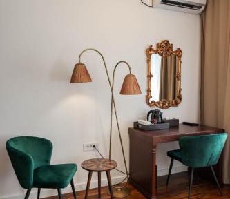 Deluxe Queen Room