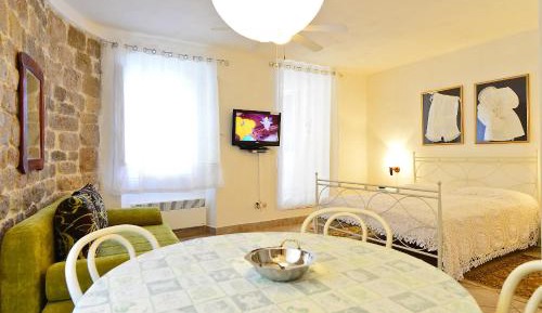 Studio (4 Adults)