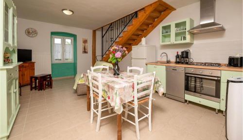 One-Bedroom Holiday Home