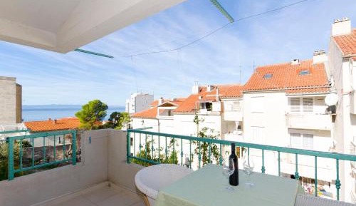 One-Bedroom Apartment with Balcony