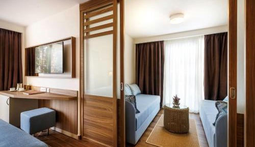 Room for 2+2 