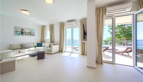 Four-Bedroom Holiday Home