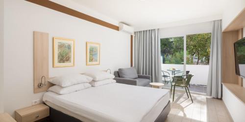 Superior Double Room with Balcony 