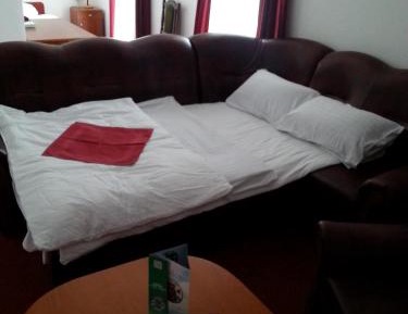 Family Room (2 Adults + 3 Children)