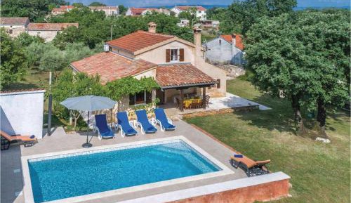 Three-Bedroom Vacation Home 