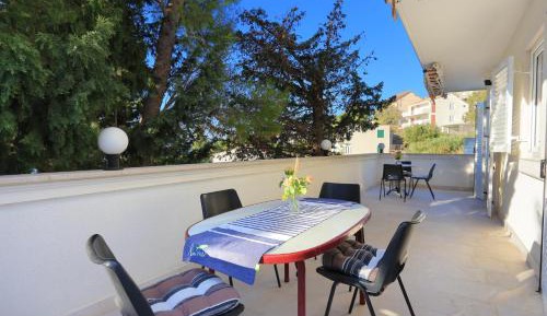 One-Bedroom Apartment with Terrace and Sea View