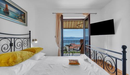 Double Room with Balcony and Sea View