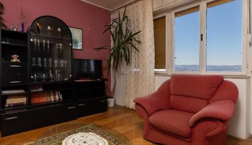 Apartment with Terrace and Sea View