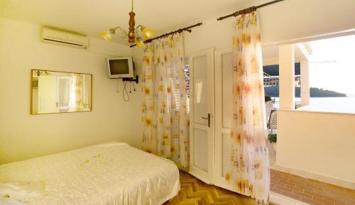 Two-Bedroom Apartment with Terrace and Sea View