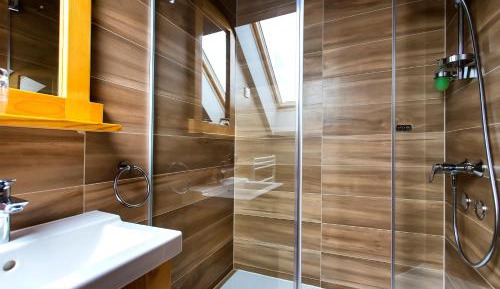 Deluxe Double Room with Shower