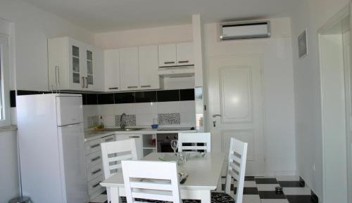 One-Bedroom Apartment with Sea View