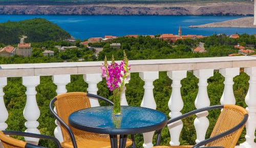 Two-Bedroom Apartment with Balcony and Sea View
