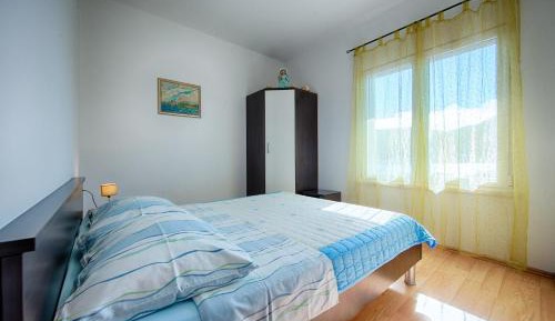 One-Bedroom Apartment with Sea View