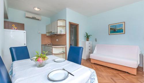 One-Bedroom Apartment with Balcony