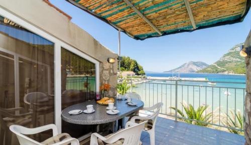 Two-Bedroom Apartment with Balcony and Sea View