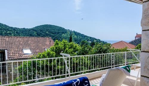 Two-Bedroom Apartment with Terrace and Sea View