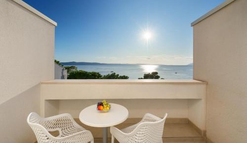 Special Offer - Comfort Double Room in Residence with Balcony, Partial Sea View, Drinks during Dinner, Parking and Sun Loungers