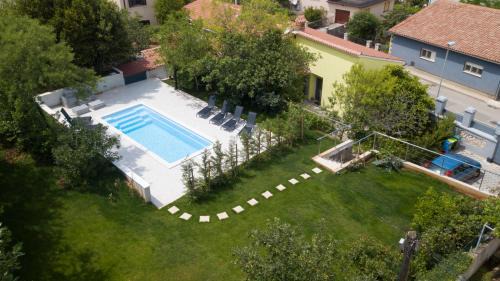 Villa with Garden View