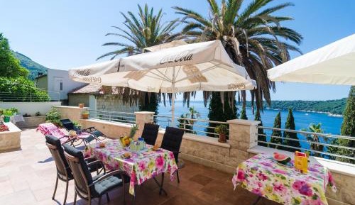 Two-Bedroom Apartment with Terrace and Sea View