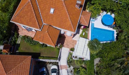Four Bedroom Villa with Terrace and Swimming Pool