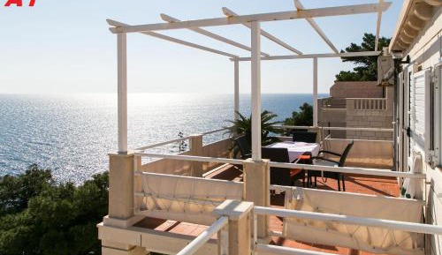 One-Bedroom Apartment with Sea View