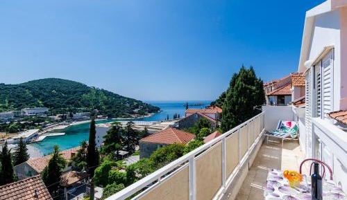 Two-Bedroom Apartment with Balcony and Sea View