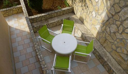 Apartment with Garden View