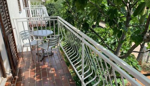 One-Bedroom Apartment with Balcony
