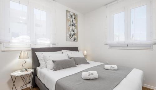 Apartment with Terrace (No swimming pool)