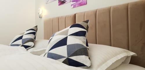 Superior One Bedroom Apartment