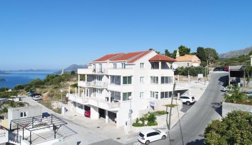 Comfort One-Bedroom Apartment with Terrace and Partial Sea View