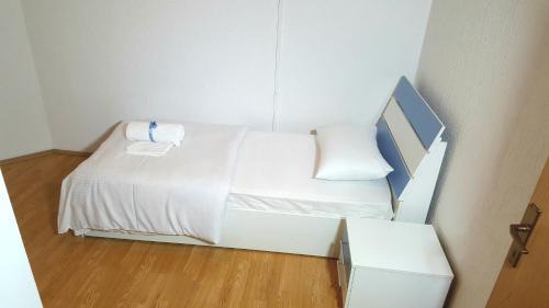 Standard Twin Room with Shared Bathroom