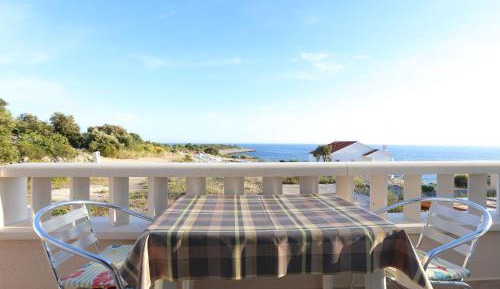 One-Bedroom Apartment with Balcony