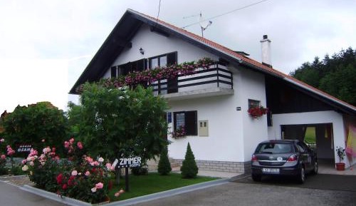 Two-Bedroom Apartment (5 Adults)
