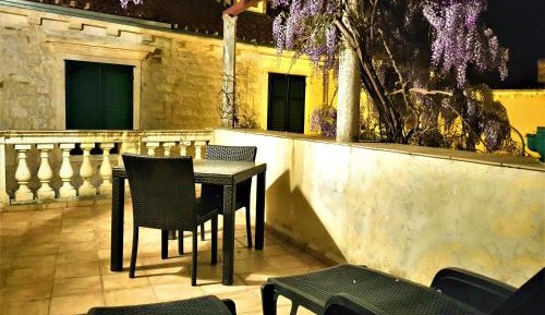 Deluxe Studio Apartment with Terrace
