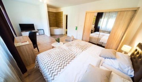 Deluxe Double or Twin Room with Spa Bath